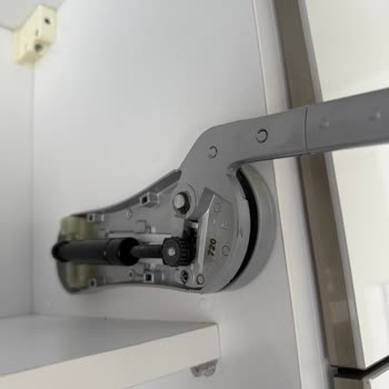 Dolap Amortisörlerinin Kısa Sürede Arızalanması Hakkında Şikayet