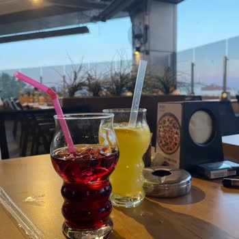 Özsüt Hayal Kırıklığı Yaratan İçecek Deneyimi Ve Yüksek Fiyat Şaşkınlığı