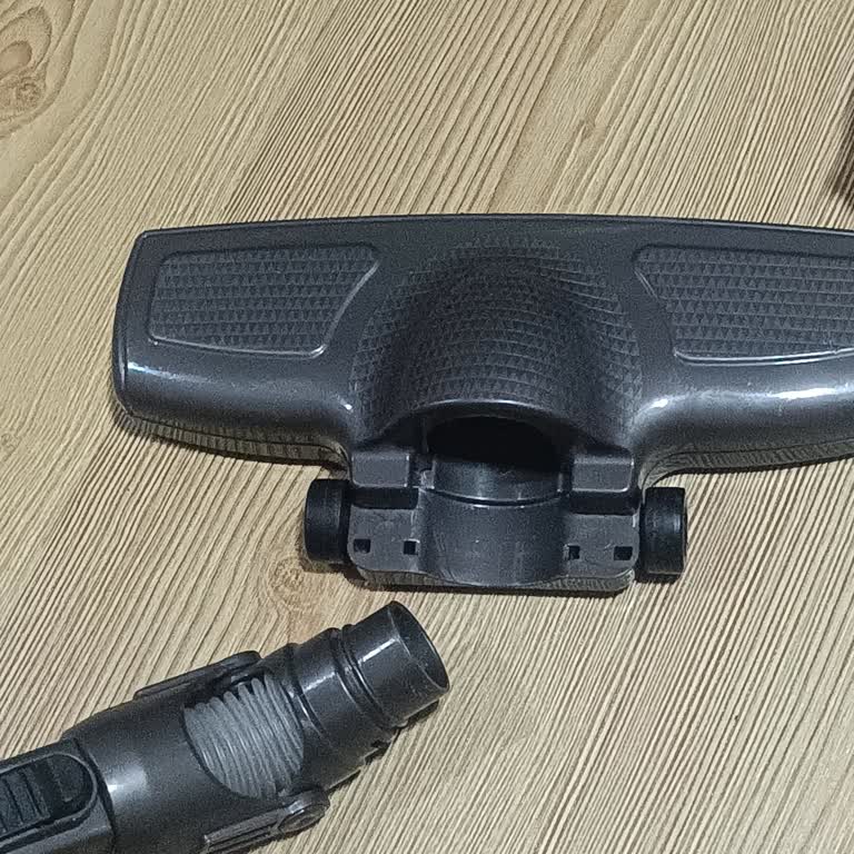 Yeni Süpürge Başlığı Kendiliğinden Çıktı, Tekrar Takılamıyor