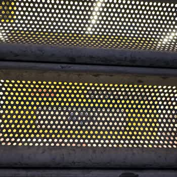 Kapanış Saatinde Saygısız Davranış Ve Yetersiz Yardım