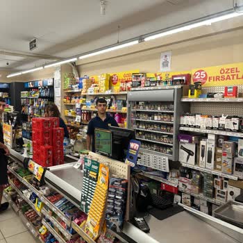 Kapanış Saatinde Saygısız Davranış Ve Yetersiz Yardım