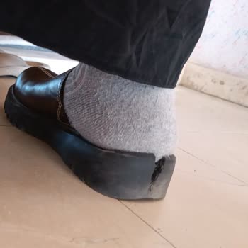 Pull and Bear Rejected My Return for Cracked Slippers