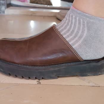 Pull and Bear Rejected My Return for Cracked Slippers