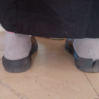 Pull and Bear Rejected My Return for Cracked Slippers