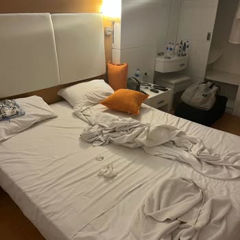 Otelin Hijyen Eksikliği Ve İlgisiz Yönetim Mağduriyeti