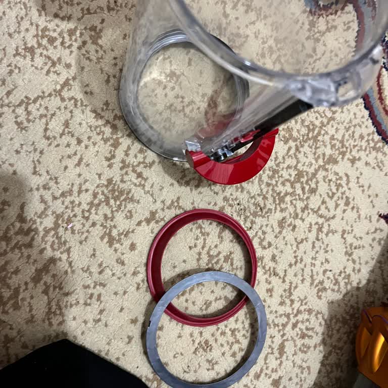 Dyson V15s Detect Submarine'de Kırmızı Lastik Sorunu Ve Parça Talebi