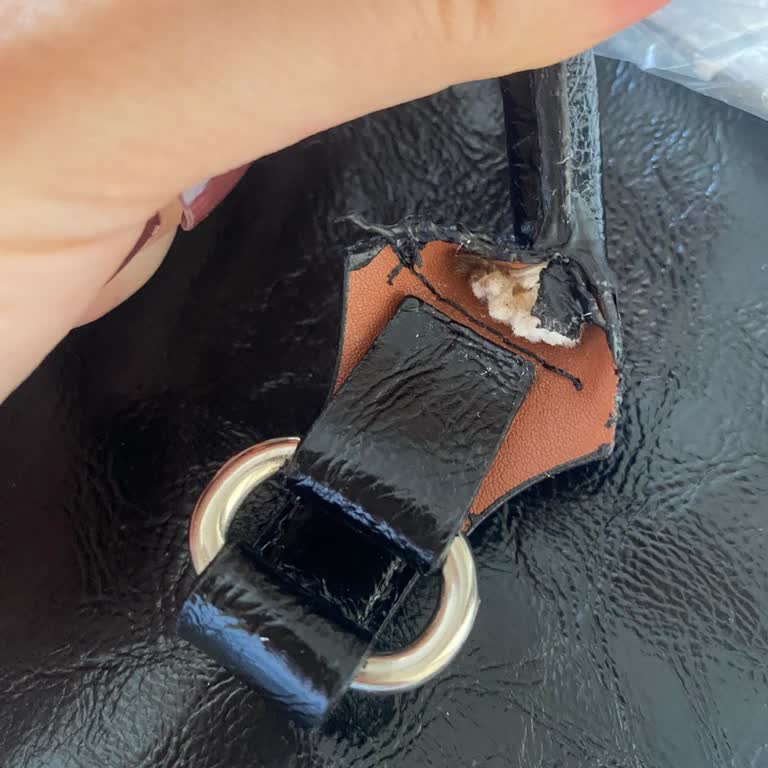 Hediye Olarak Aldığım Çanta Yırtık Geldi, Büyük Hayal Kırıklığı Yaşadım