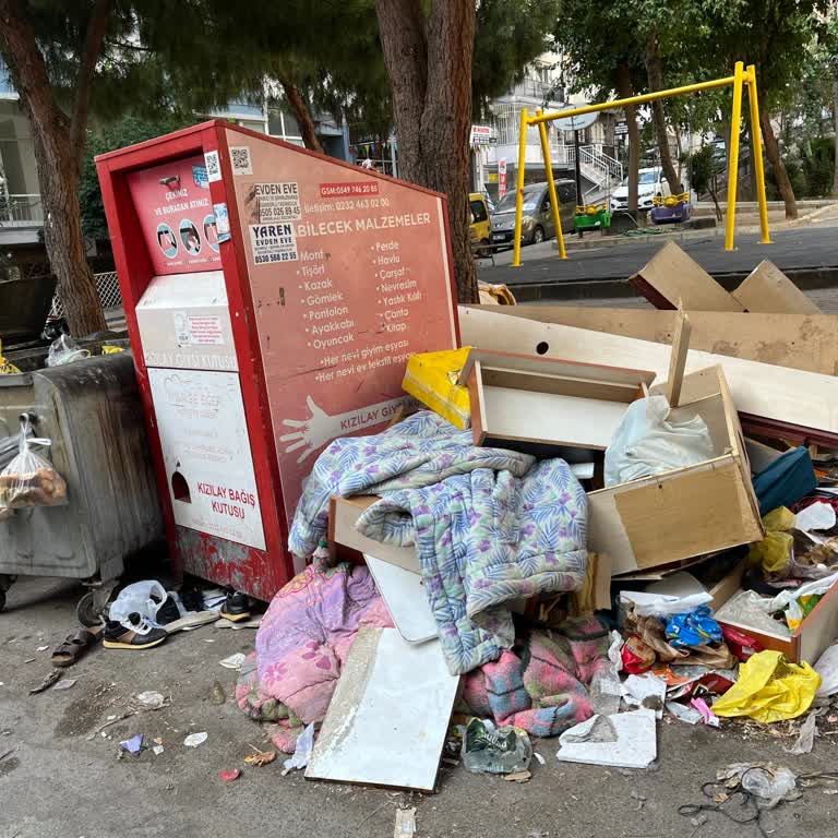 Mahalledeki Çöp Ve Kirlilik Nedeniyle Sağlık Endişesi