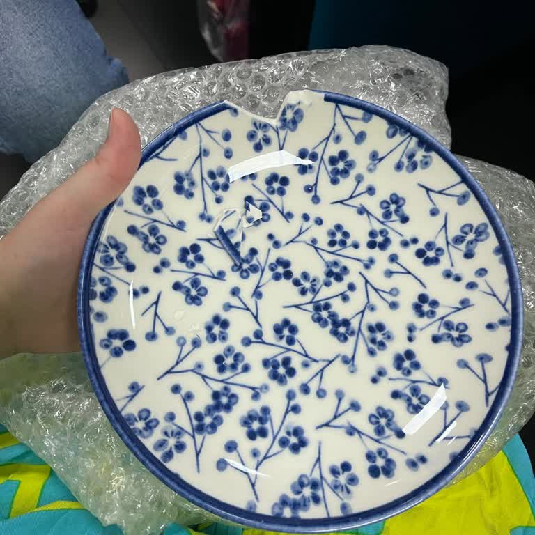 Kırık Tabak İçin Mağazadan Kolay Değişim Talebi Ve Müşteri Hizmetlerine Ulaşamama