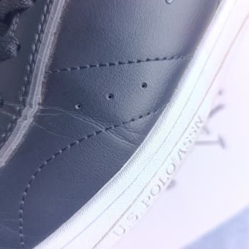 Yeni Alınan Ayakkabının Kısa Sürede Çatlaması Şaşkınlık Yarattı