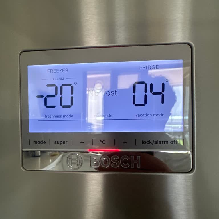 Bosch Buzdolabı Defalarca Servise Gitmesine Rağmen Sorun Çözülmedi