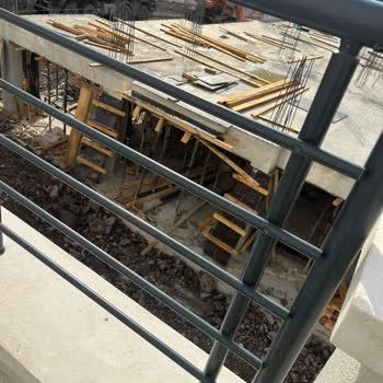 İnşaatta Güvenlik Önlemi Yok, Çevre Ve Çocuklar Risk Altında