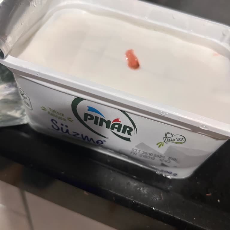 Peynirin İçinden Çıkan Şey Ailece Midemizi Bulandırdı