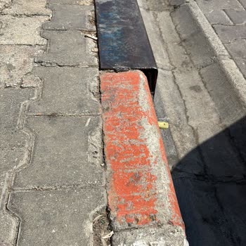 BİM Şubesi Önündeki Yasadışı Demir Lastiğimi Patlattı, Mağduriyetim Giderilsin!