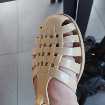 Yeni Alınan Sandalet Birkaç Kez Giyince Yırtıldı Mağduriyetim Giderilsin