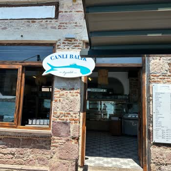 Ayvalık Canlı Balık Üslubu Bozuk Bir Şekilde Dışarı Çıkardılar