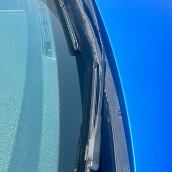 BMW F30 Ön Cam Fitili Kronik Sorunu: Prestij Markada Malzeme Kalitesi Mağduriyeti