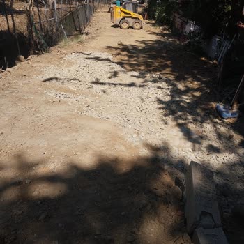 İSKİ Kazı Çalışmaları Sonrası Bahçe Yolu Ve Zemini Onarılmıyor, Mağduriyet Yaşıyoruz