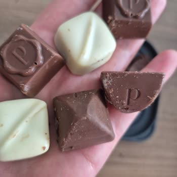 Kampanyadan Alınan Divan Praline Çikolataların Son Kullanma Tarihi Yakın Ve Küflü Çıkması