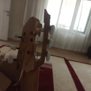 Kargoda Yetersiz Paketleme Nedeniyle Gitarımın Üst Kısmı Kırıldı