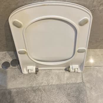 Klozet Kapağı Kısa Sürede Bozuldu, Yedek Parça Yok