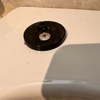 Klozet Kapağı Kısa Sürede Bozuldu, Yedek Parça Yok