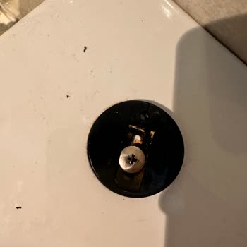 Klozet Kapağı Kısa Sürede Bozuldu, Yedek Parça Yok