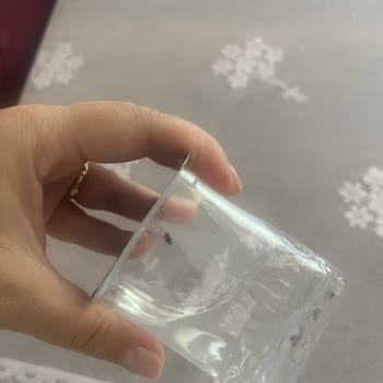 Kahve Yanında Sunulan Bardak Suda Yabancı Cisim Şoku Ve İlgisiz Müşteri Hizmeti