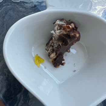 Harras Fındıklı Gofret İçinden Sarı Plastik Parça Çıkması