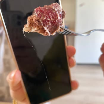 Lüks Pastaneleri Bayat Pasta Ve İade Sorunu Yaşadık