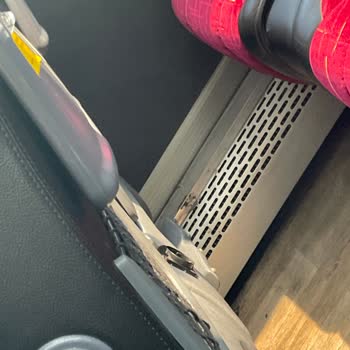 Kötü Temizlik Ve Bakımsız Araçla Rahatsız Edici Yolculuk Deneyimi