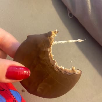 Karmen Marka Bisküvinin İçinden Kalın İp Çıkması Ve Sağlık Endişesi