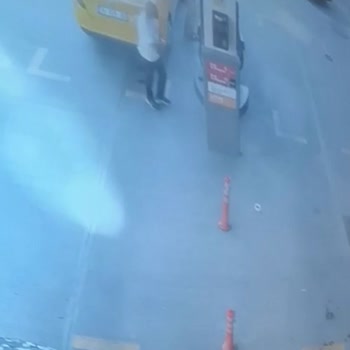 Taksi Şoförünün Güven Sarsıcı Davranışı Ve Dürüstlük Talebi