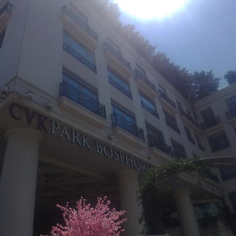 Otel Müdürünün Kibirli Tavrı Ve Kuryelere Uygunsuz Davranış