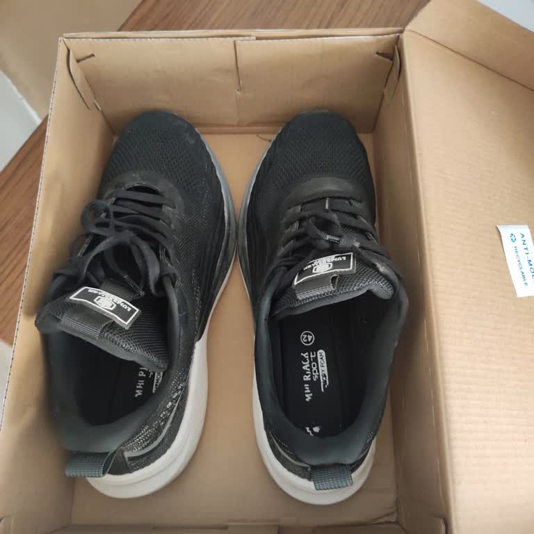 Kısa Sürede Hasar Gören Ayakkabıya FLO'dan Yetersiz Çözüm Ve İlgisiz Yaklaşım