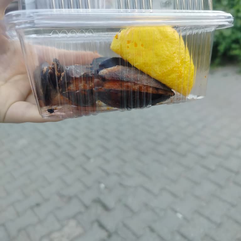 Midyeci Yasin Midyede Böcek Çıkması Hijyen Endişesi Yarattı