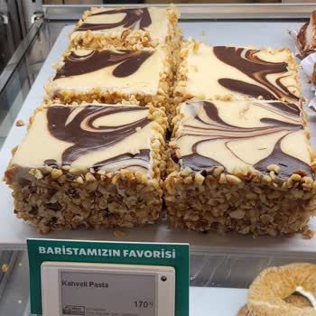 Starbucks'ta Hijyen Skandalı: Pastada Saç Kılı!