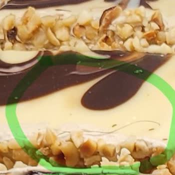 Starbucks'ta Hijyen Skandalı: Pastada Saç Kılı!