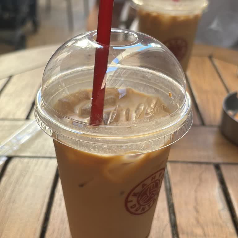 Krema Ve Beyaz Çikolatası Eksik Hazırlanan Soğuk İçecek