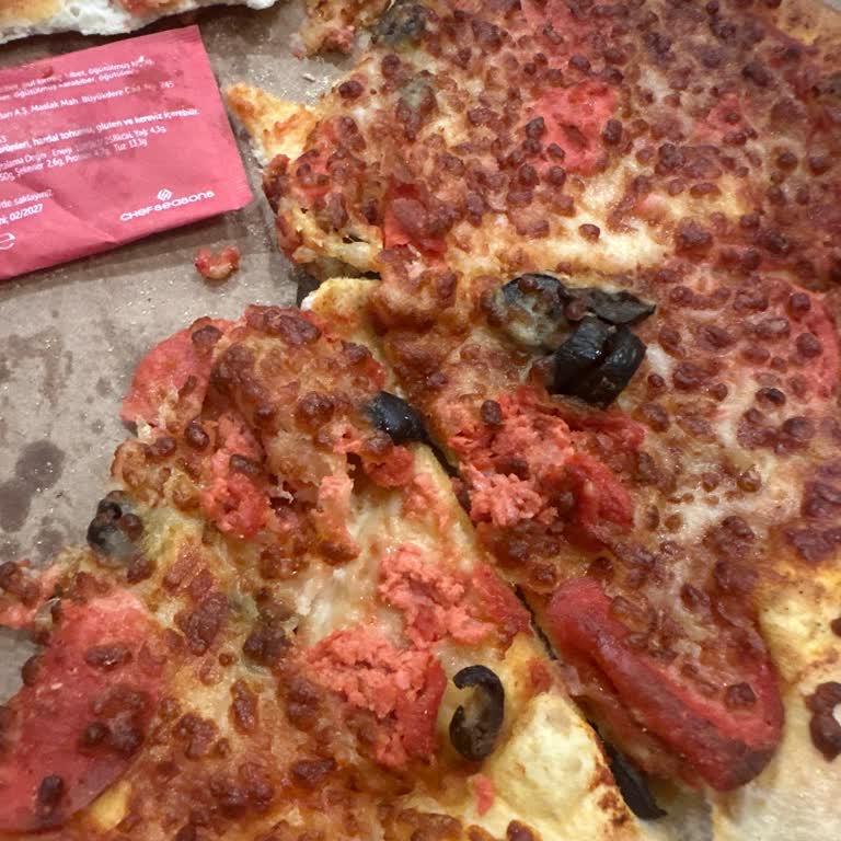 Domino's'tan Bozuk Sosisli Pizza: Çocuğumun Sağlığı Tehlikeye Girdi