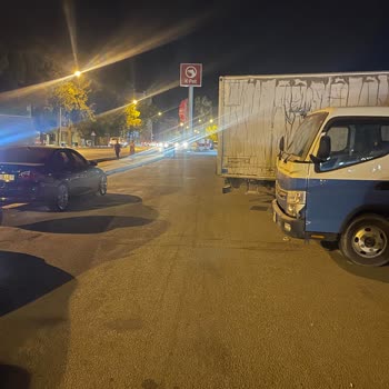 Seren Süt Ürünleri Kamyonu Yan Yolda Trafiği Engelledi