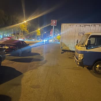 Seren Süt Ürünleri Kamyonu Yan Yolda Trafiği Engelledi