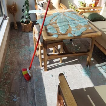 Balkon Masasının Camı Kendiliğinden Patladı, Firma Sorumluluk Almadı