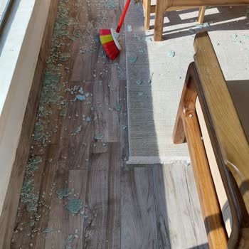 Balkon Masasının Camı Kendiliğinden Patladı, Firma Sorumluluk Almadı