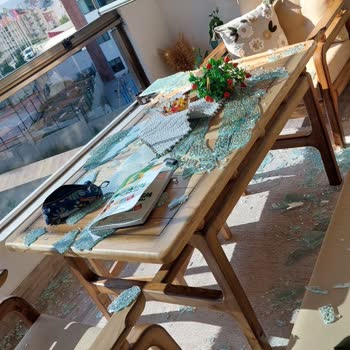 Balkon Masasının Camı Kendiliğinden Patladı, Firma Sorumluluk Almadı