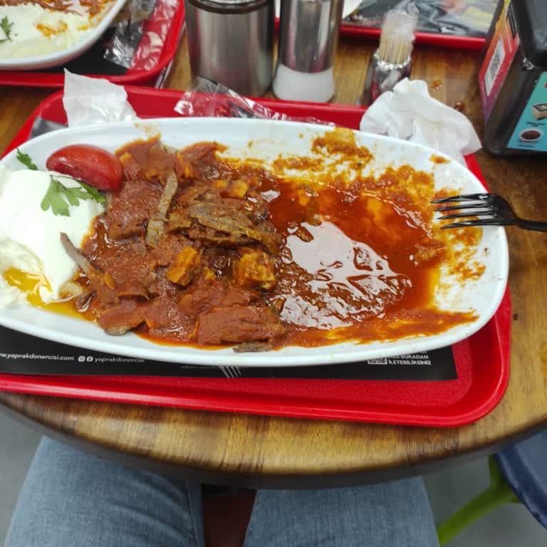 Vatan Cad. Şubesinde Yağlı İskender Ve İlgisiz Davranış