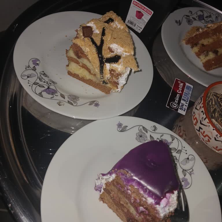 Aldığım Doğum Günü Pastaları Bozuk Çıktı, Kutlamamız Mahvoldu