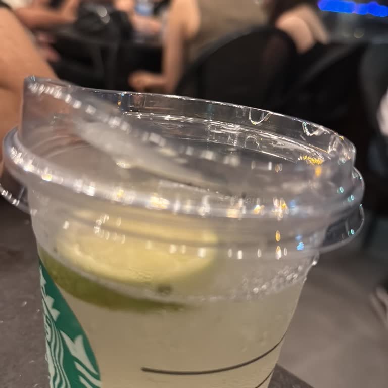 Starbucks Osmaniye'de Sürekli Kötü Ürün Ve İlgisiz Çalışan Sorunu