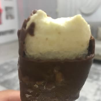 Aldığım Magnum Dondurmalar Buzlu Ve Ekşi Çıktı