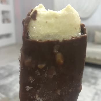 Aldığım Magnum Dondurmalar Buzlu Ve Ekşi Çıktı